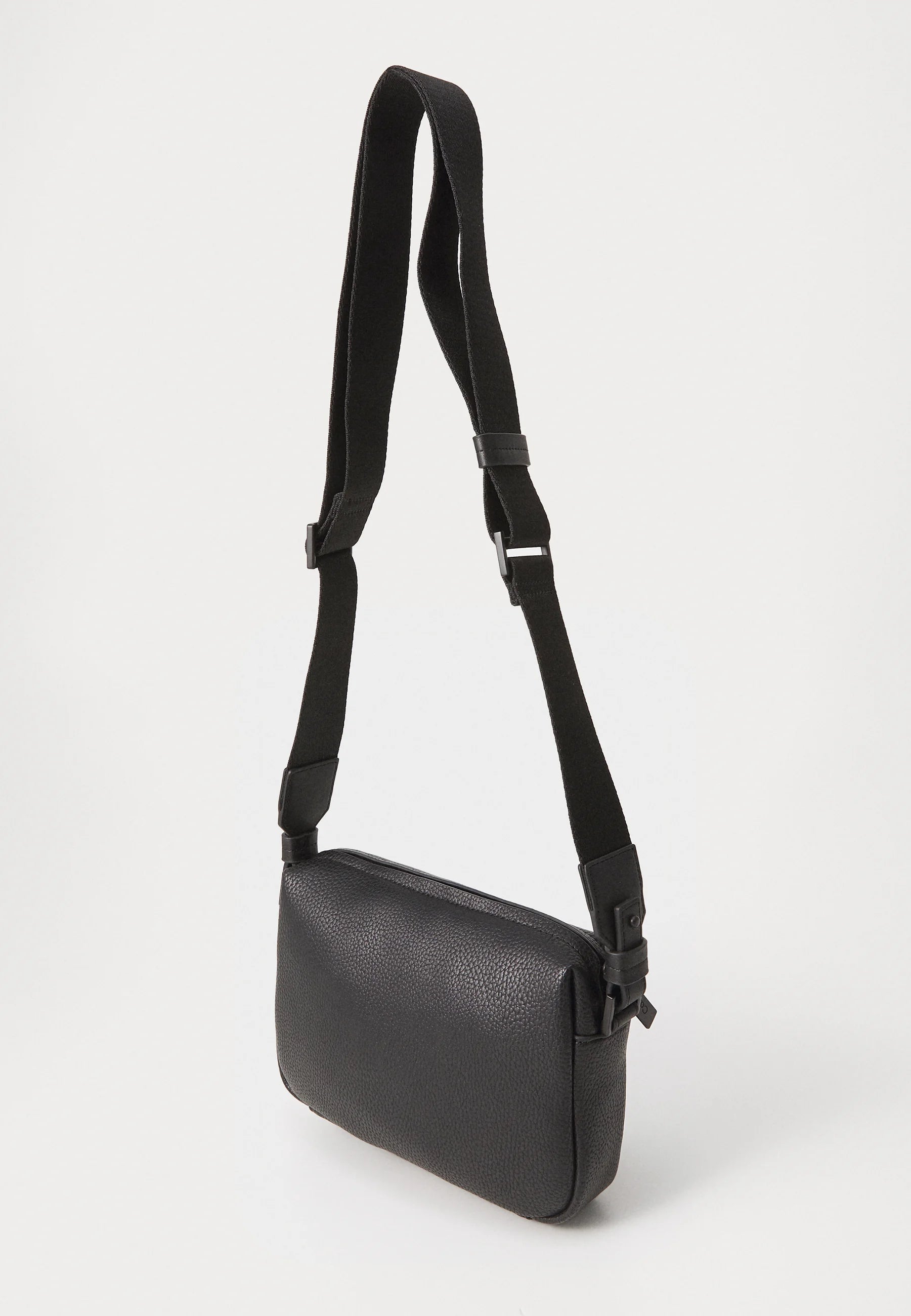 Bolsa Calvin Klein Must Camera Bag