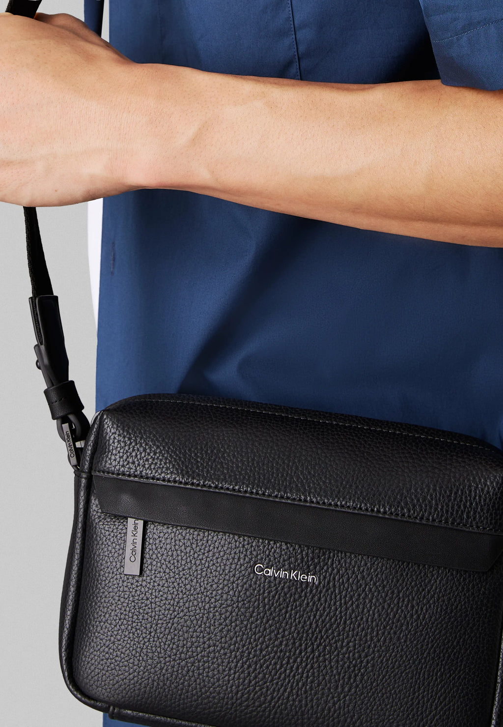 Bolsa Calvin Klein Must Camera Bag