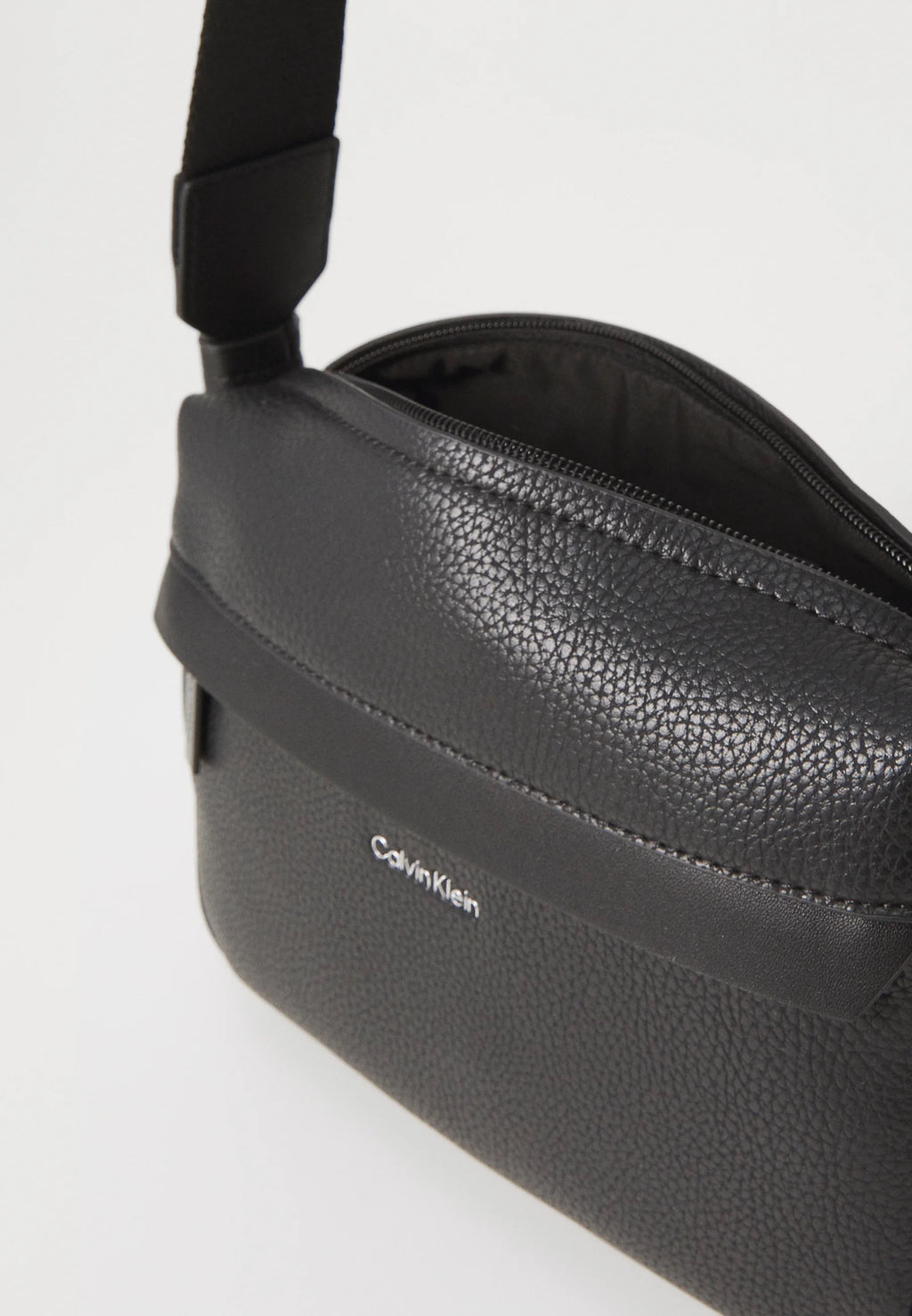 Bolsa Calvin Klein Must Camera Bag
